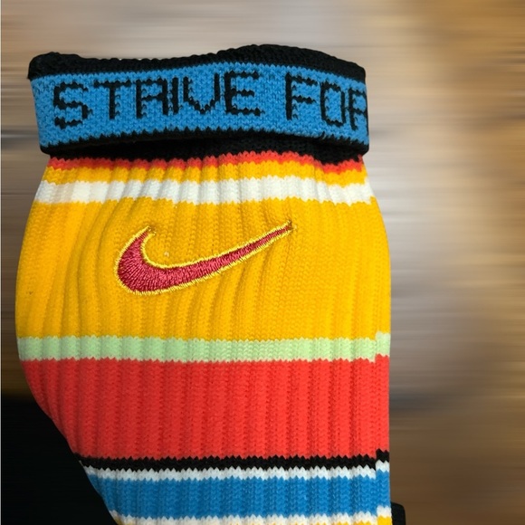 Nike Elite Basketball Socks, Crew, 1 Pair, Lebron James - Picture 3 of 5